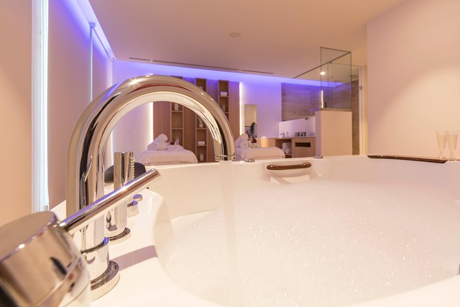 Romantic couple massage + SPA entry and private jacuzzi with cava - What the Couples Massage Adds