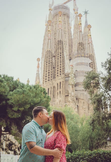 Romantic Photoshoot Experience for Couples in Barcelona - Key points about this Barcelona photoshoot