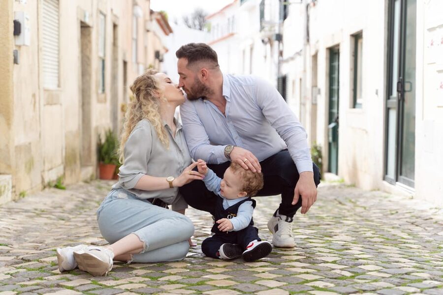 Romantic Photoshoot Experience for Couples in Lisbon - Why Alfama makes such a good backdrop