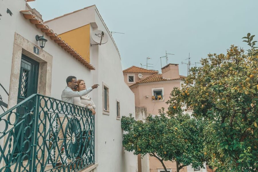 Romantic Photoshoot Experience for Couples in Lisbon - Receiving and using your finished photos
