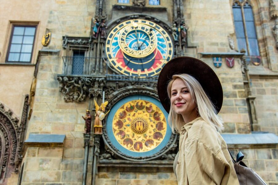 Romantic Photoshoot Experience for Couples in Prague - How the photographer helps with poses