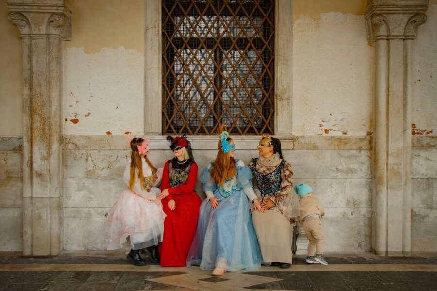 Romantic Photoshoot Experience for Couples in Venice - Digital delivery within 48 hours
