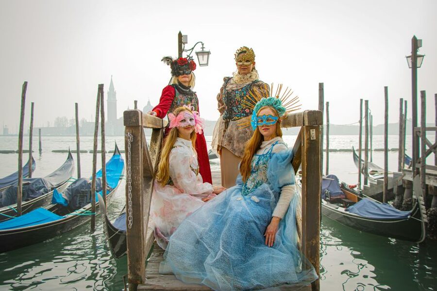 Romantic Photoshoot Experience for Couples in Venice - Timing, communication, and cancellation