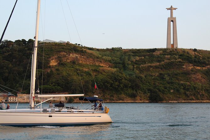 Romantic Private Sailboat in Lisbon for couples - Key points at a glance