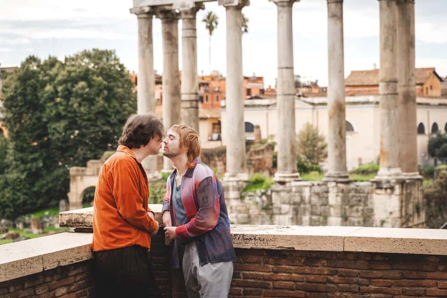 Rome: Couple Photoshoot Experience LGBTQ+ Friendly - A private Rome photo walk, not a stiff studio session