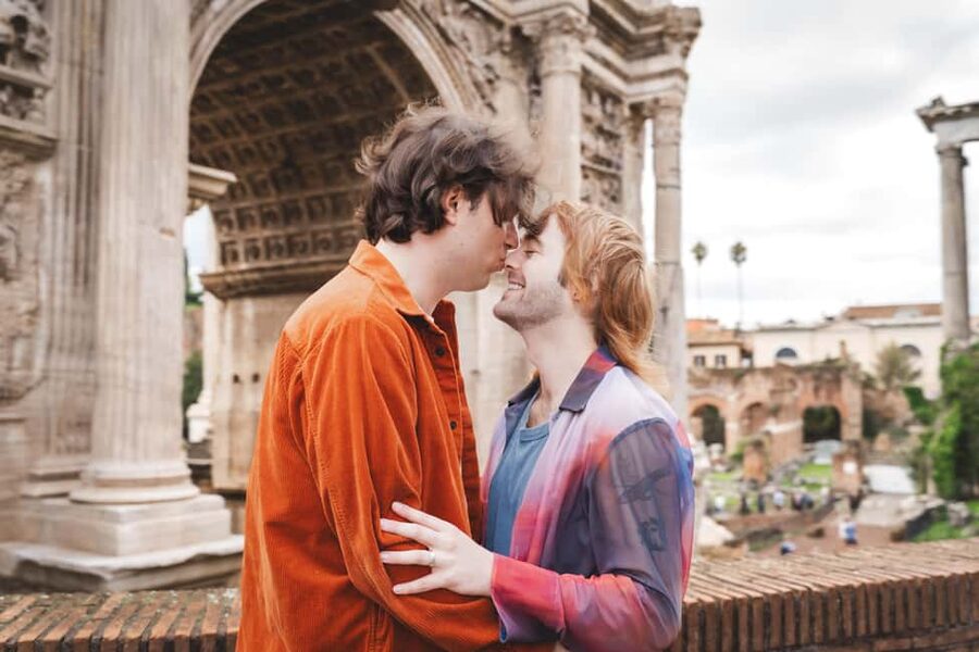 Rome: Couple Photoshoot Experience LGBTQ+ Friendly - What the 45 to 60 minutes really gives you