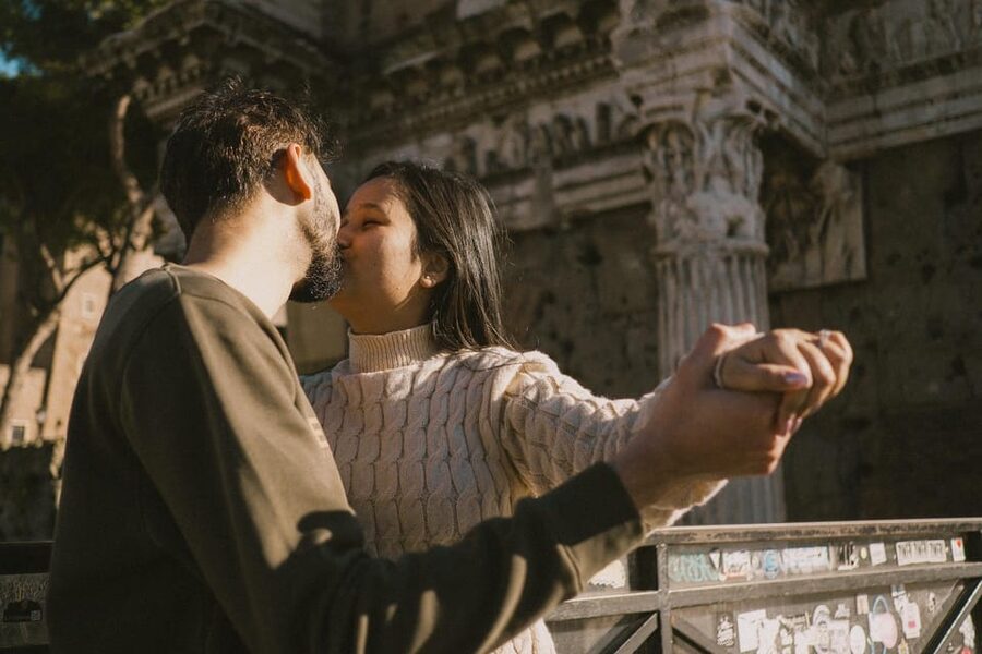 Rome: Personalized Private Couple Photoshoot Experience - Meeting points, access, and practical details