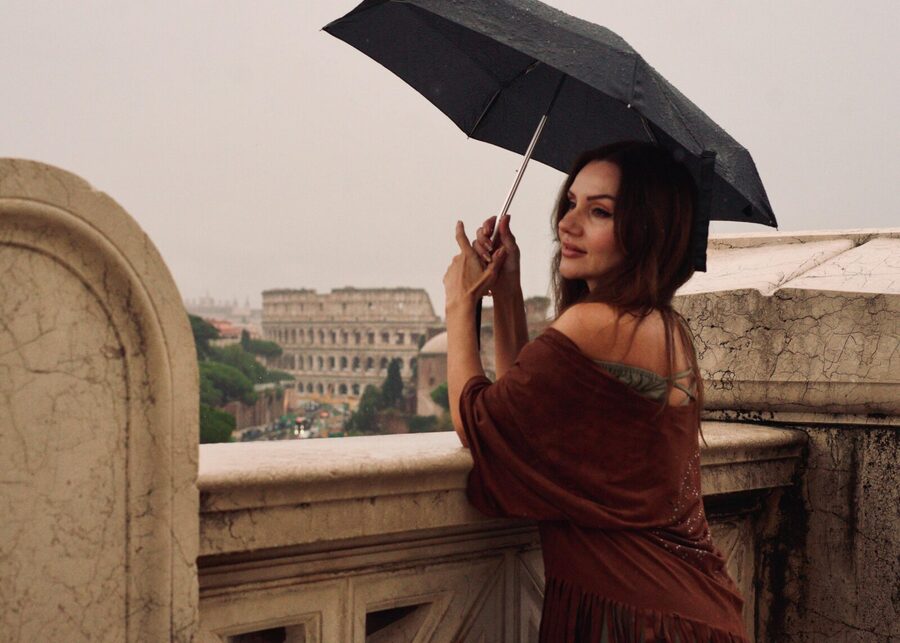 Rome: Private Couple Photoshoot with Candid & Romantic Times - The Tip-Based Price and What It Really Means