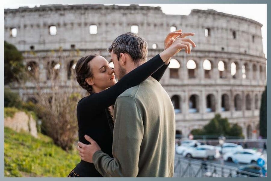Rome: Romantic Couple Photoshoot Experience at the Colosseum - Key Points at a Glance