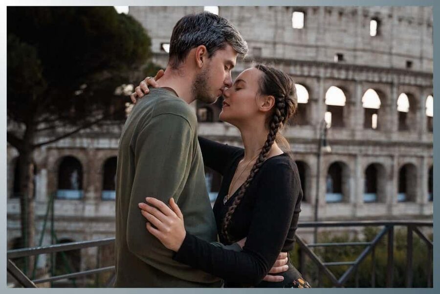 Rome: Romantic Couple Photoshoot Experience at the Colosseum - Posing Help Makes a Real Difference