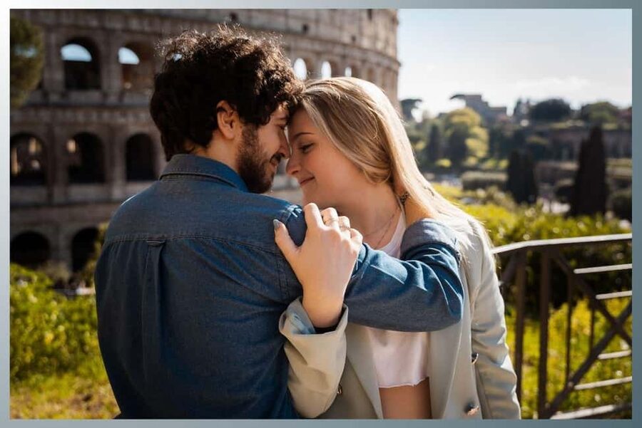 Rome: Romantic Couple Photoshoot Experience at the Colosseum - Timing, Crowds, and Practical Planning