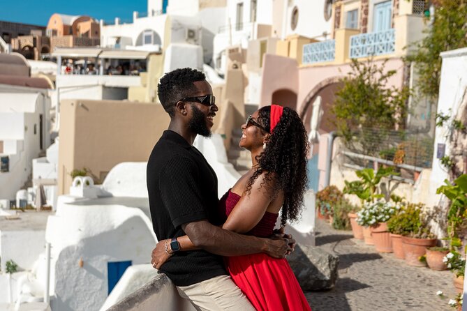 Santorini couple photoshoot with 50 edited photos! - Key points to know before booking