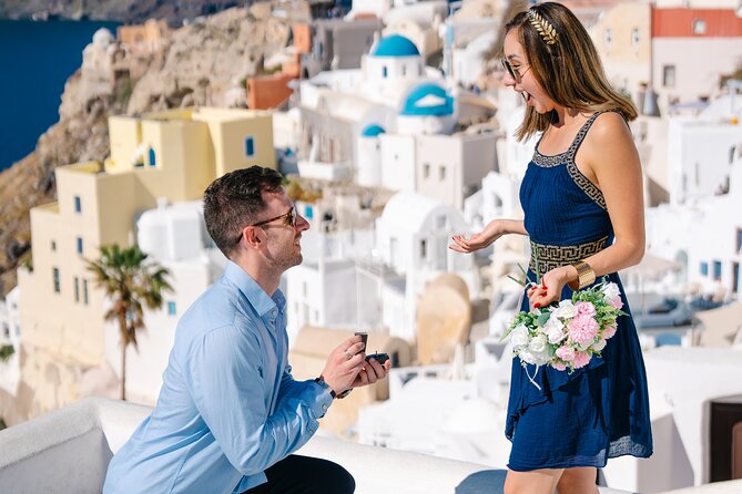 Santorini: Customized Private Photoshoot Walk in Oia - Why a private Oia photoshoot makes sense