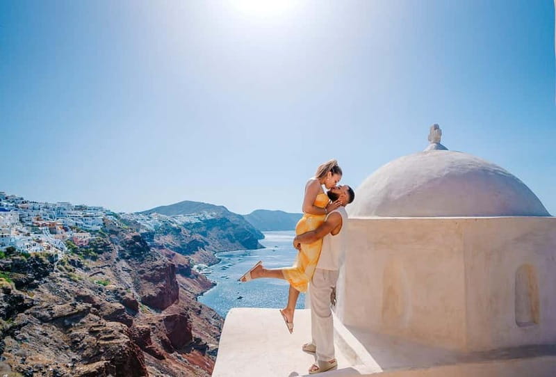 Santorini: Oia Private Couple Photoshoot with 35 Photos - Key points at a glance