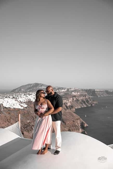 Santorini: Oia Private Couple Photoshoot with 35 Photos - Who should book this Santorini photoshoot?