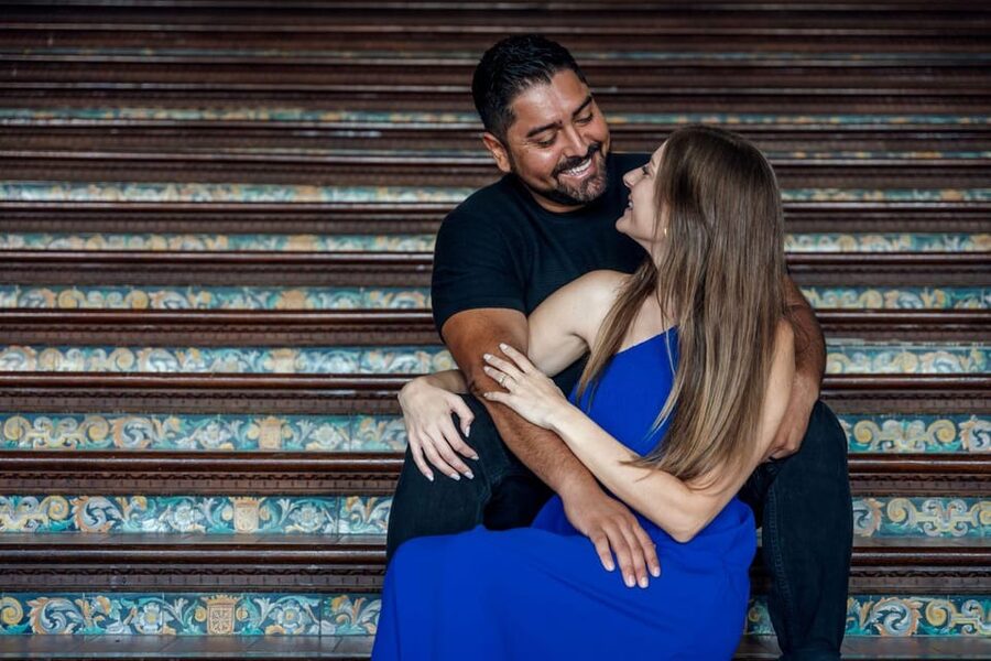 Seville: Romantic photoshoot for Couples - Finding Seville corners for memorable pictures