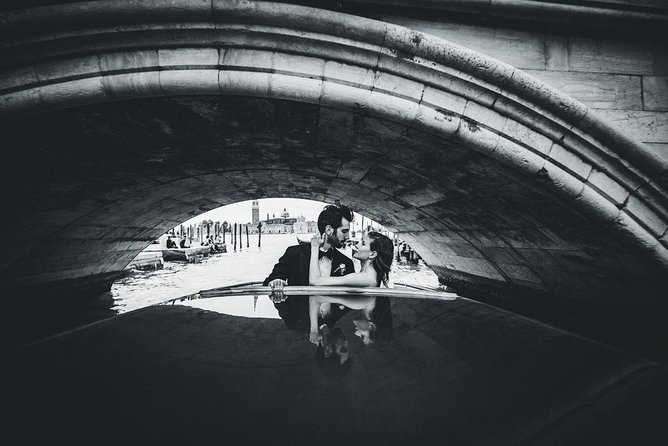 Sunrise Couple Photoshoot Tour - The photographer’s role and the relaxed mood