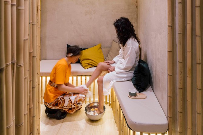 To sweat Madrid toxins in Hammam and enjoy the best couple massage downtown - Starting at C. del León, 4
