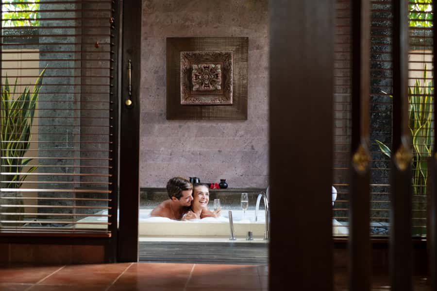 Ubud: Couple Spa Treatment with Bath Ritual & Sparkling Wine - A 60-minute Ayurvedic Abhyanga massage