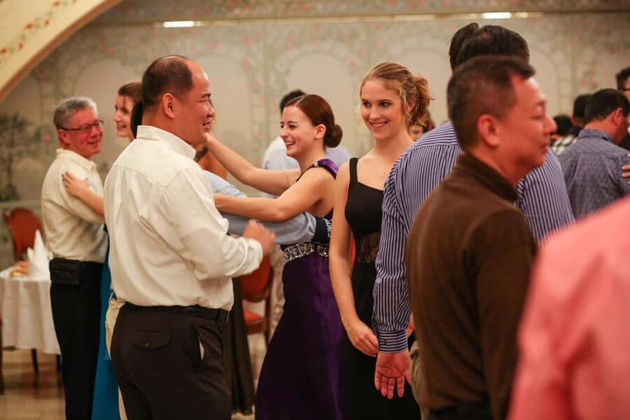 Vienna: Viennese Waltz Beginner Workshop for Couples - The First Steps: Posture, Rhythm, and Balance
