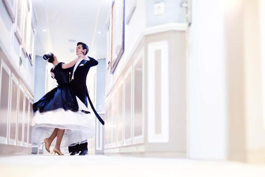 Vienna: Viennese Waltz Beginner Workshop for Couples - The Room, Group Size, and One Practical Drawback