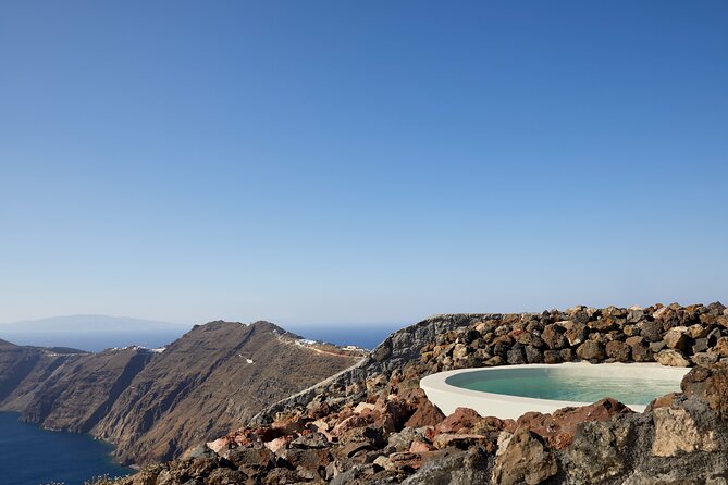 Volcanic Hot-Tub with Caldera View for Ultra-Romantic Couples - Key Details at a Glance