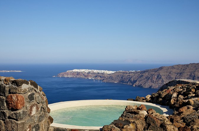 Volcanic Hot-Tub with Caldera View for Ultra-Romantic Couples - Is $338.60 Good Value for Two?
